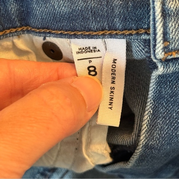 Loft Women Size 8 Petite Modern Skinny Med Wash Mid Rise Tulip Cut Raw Hem Jeans - Picture 5 of 9